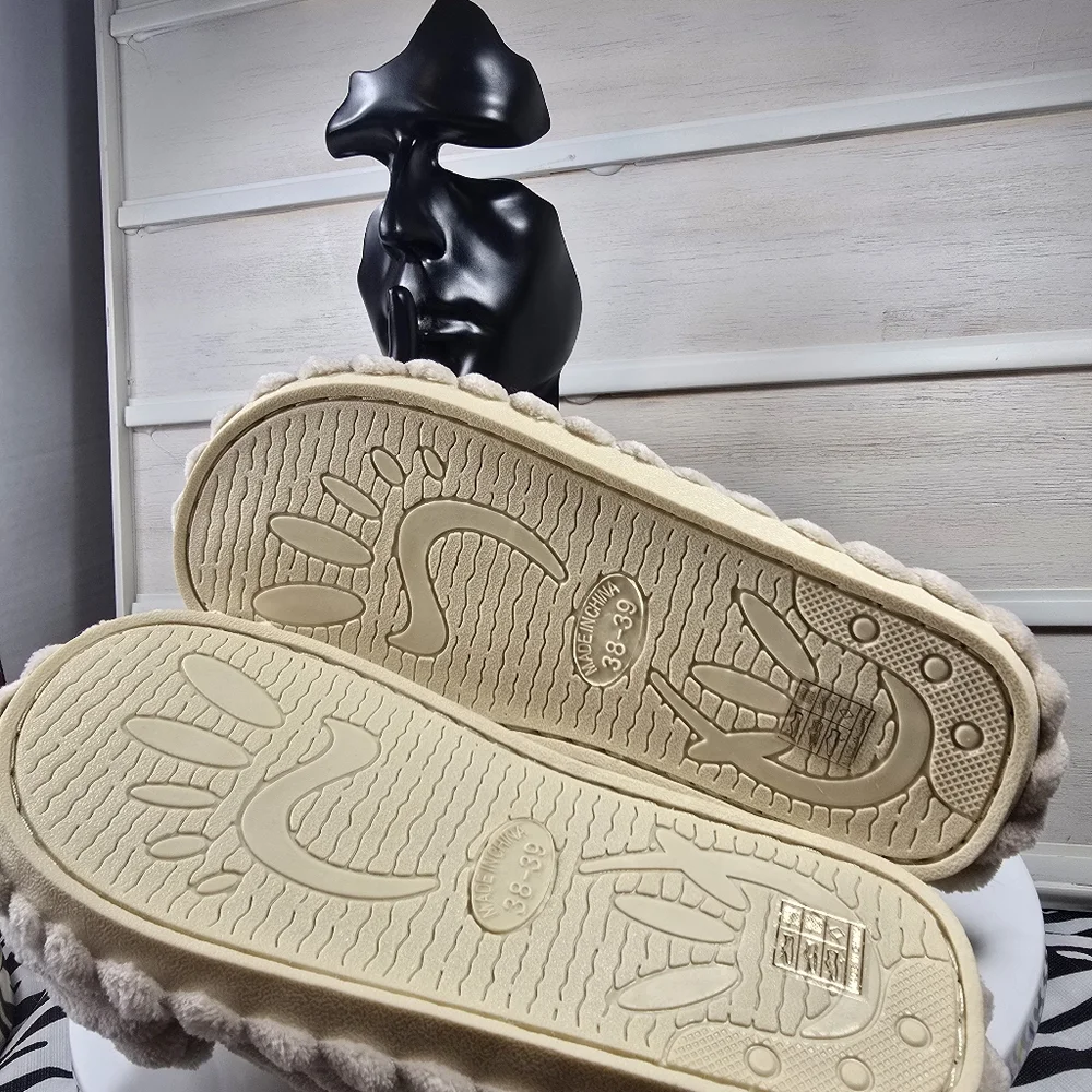 Luxurious Cream house slippers